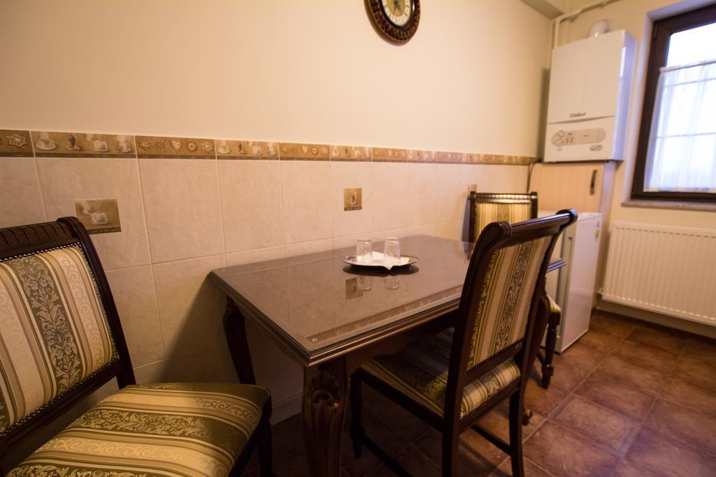 Casa-Le-Baron Apartment Satu-Mare Room photo